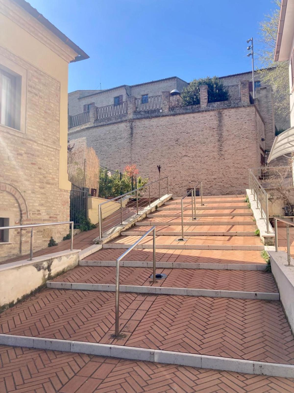 B&B Residenza Leonardo Falconara Marittima Exterior foto