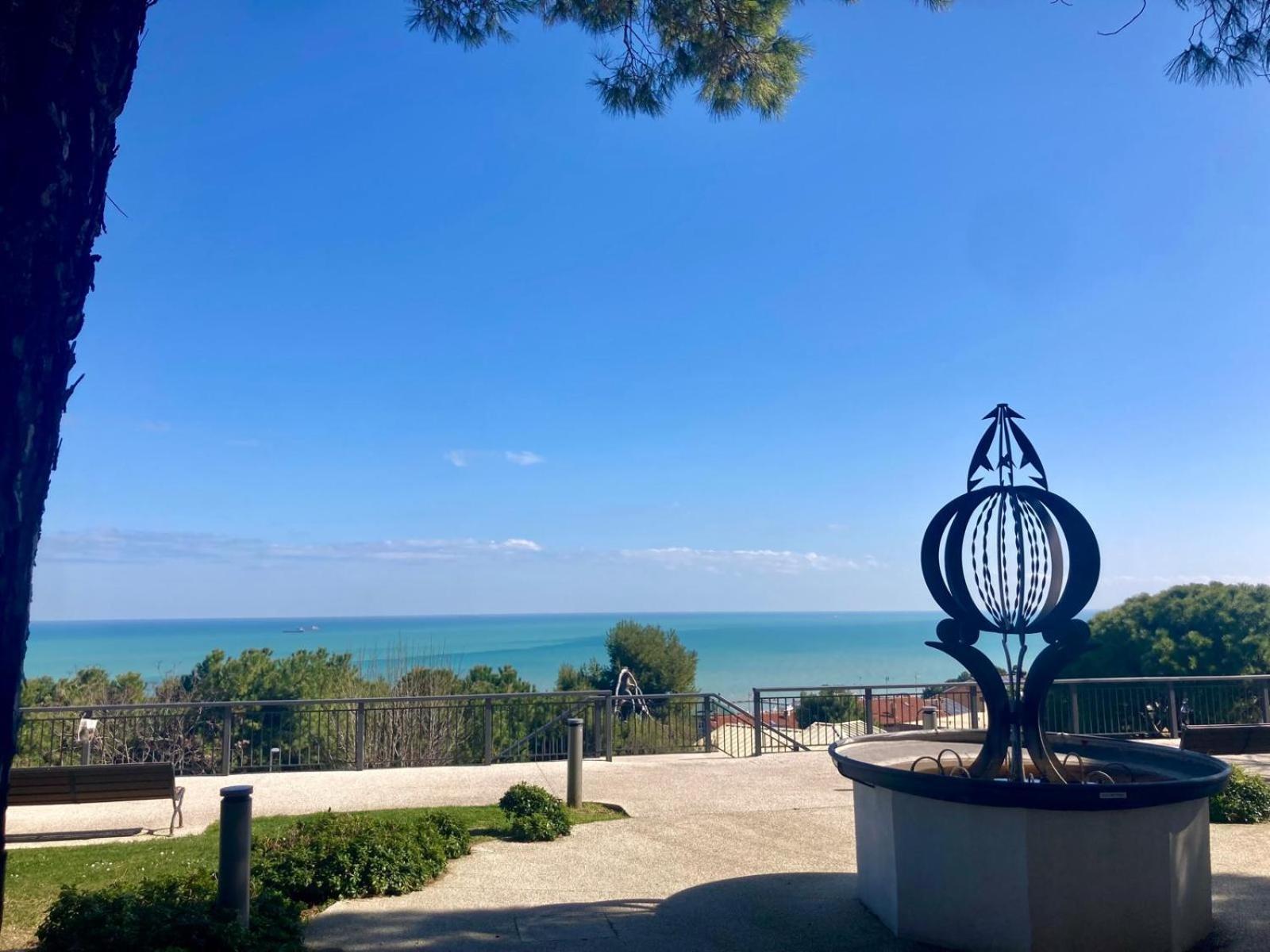 B&B Residenza Leonardo Falconara Marittima Exterior foto